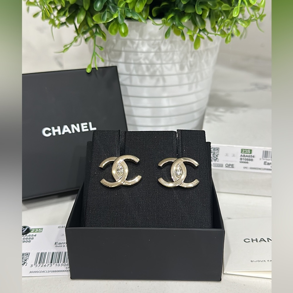 ❌ SOLD ❌ Chanel 23S Large CC stud earrings with crystals - Picture 1 of 5